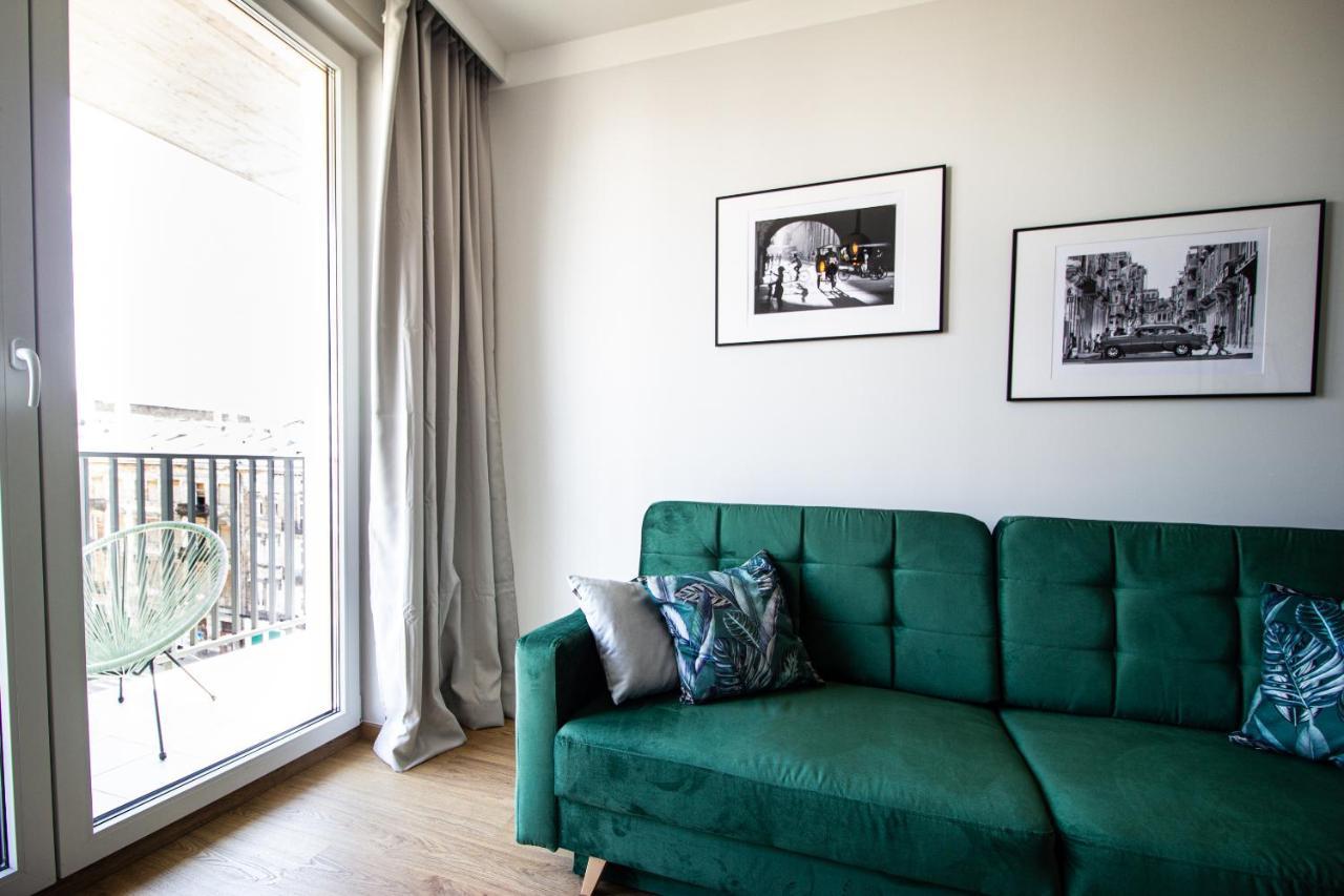 Patio Praga Metro Apartment Varsovia Exterior foto